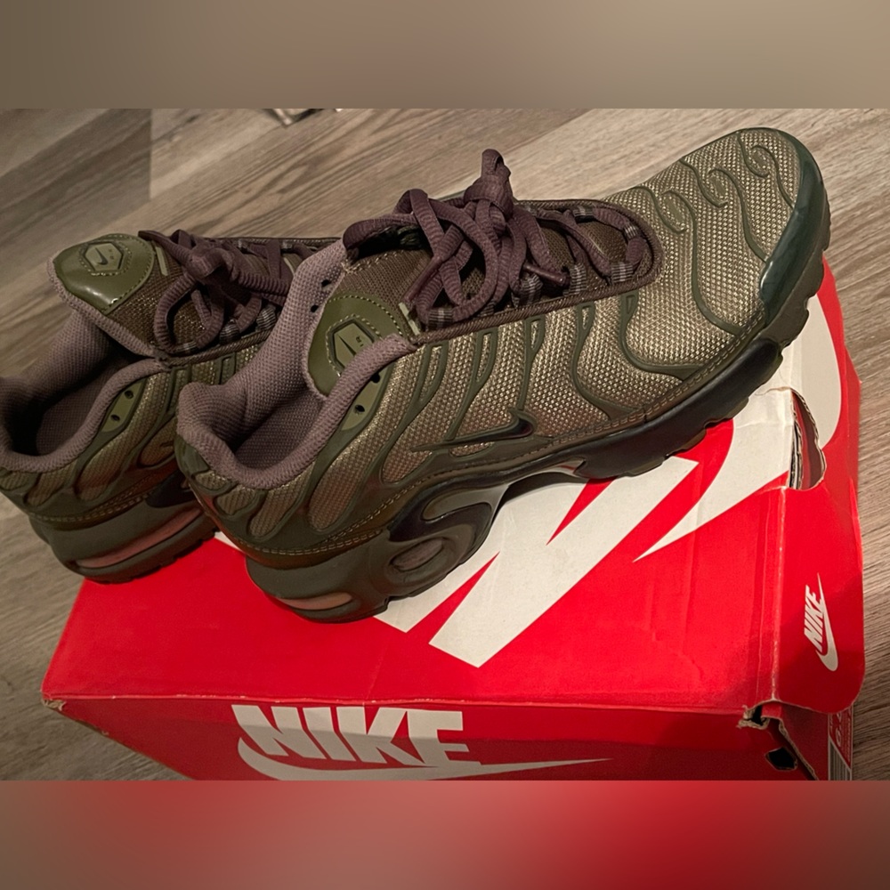 NIKE AIR MAX PLUS